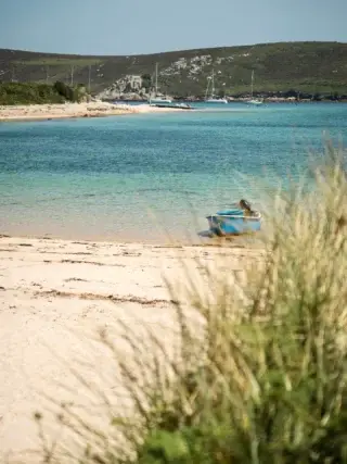 Bryher blues and quiet shores 💙 

If getting away from the crowds and finding a different side of summer is your thing, we’ve a scattering of availability for short breaks remaining through July and August.

Give us a call for details
☎️ 01720 422947

#bryher #islesofscilly #hellbay #summerstaycation #visitcornwal