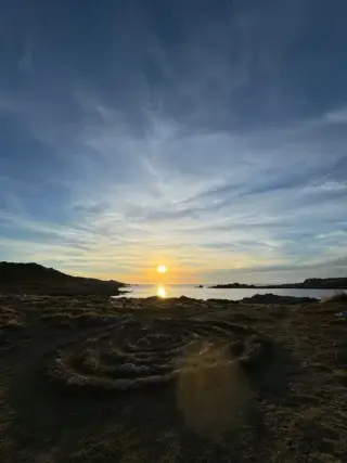 The maze at Popplestones, captured one evening recently as the sun dipped towards the horizon...

What's your favourite Bryher sunset viewpoint?

#HellBayHotel #Bryher #IslesOfScilly #Sunset #IslandViews